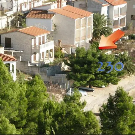 230 Mestro * Stanici