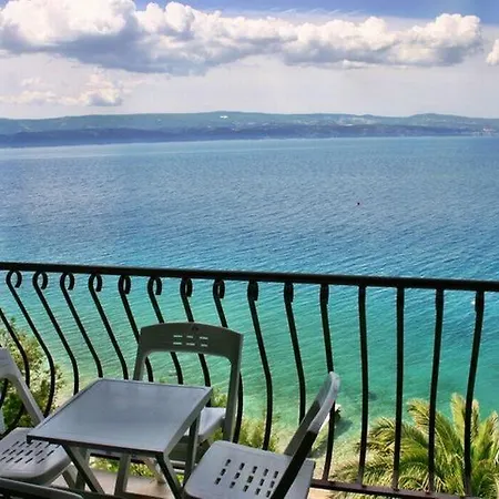 230 Mestro 3* Stanici