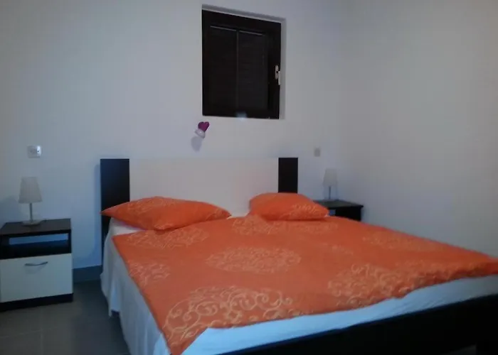 230 Mestro Pensión 3*